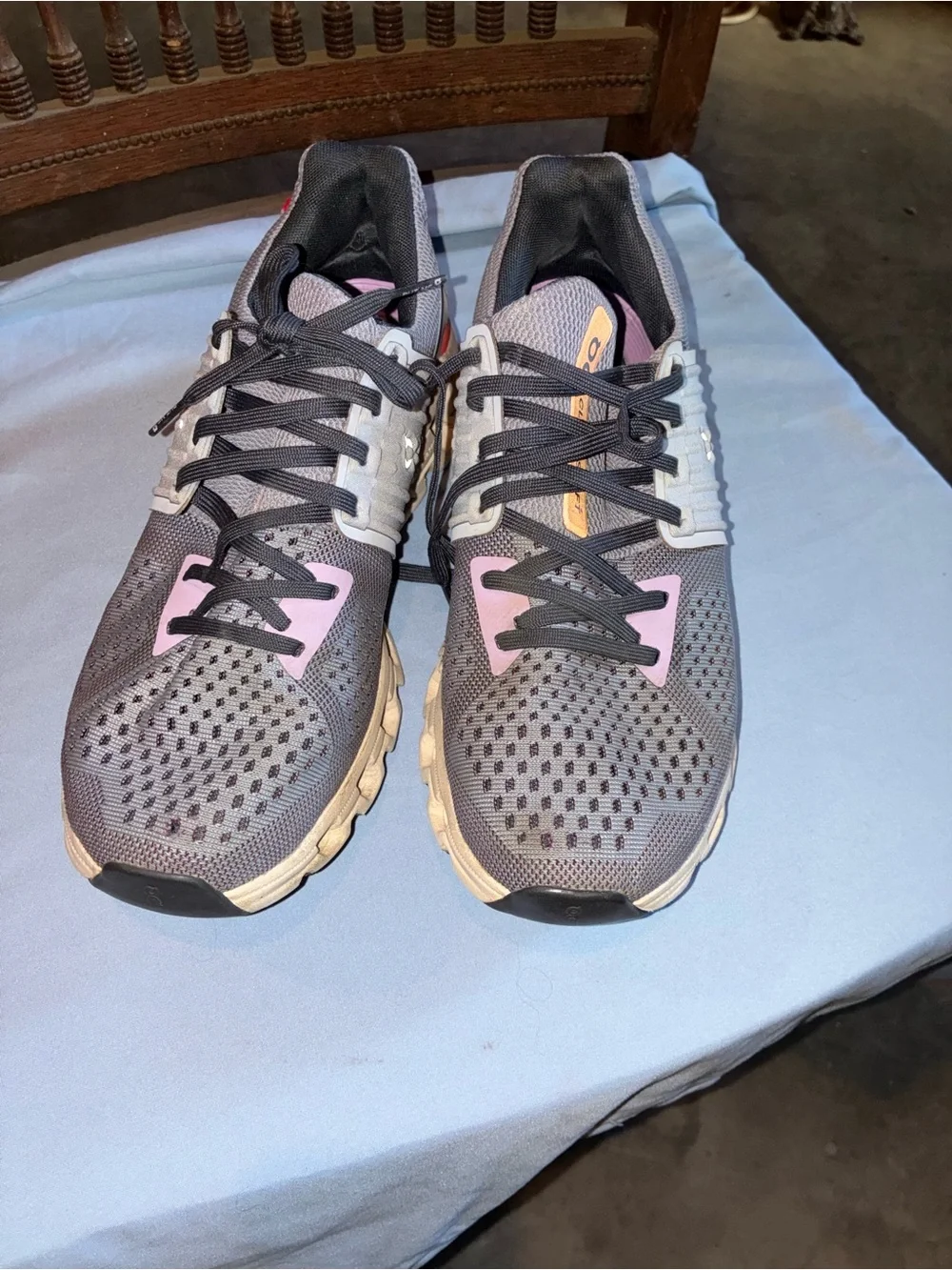 Women’s On clouds Gray and Pink Athletic Running Shoes